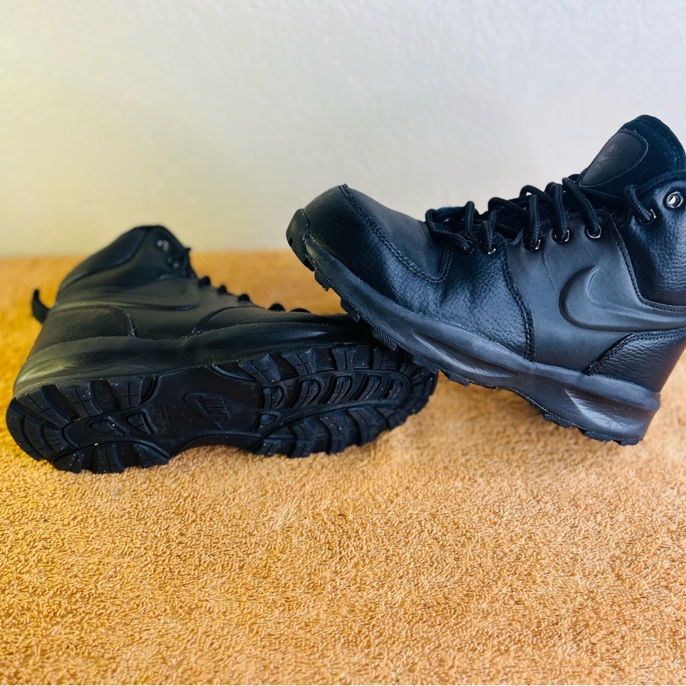 Nike Manoa Boots 2017 -Triple Black (HF0750 001)  SZ 4Y